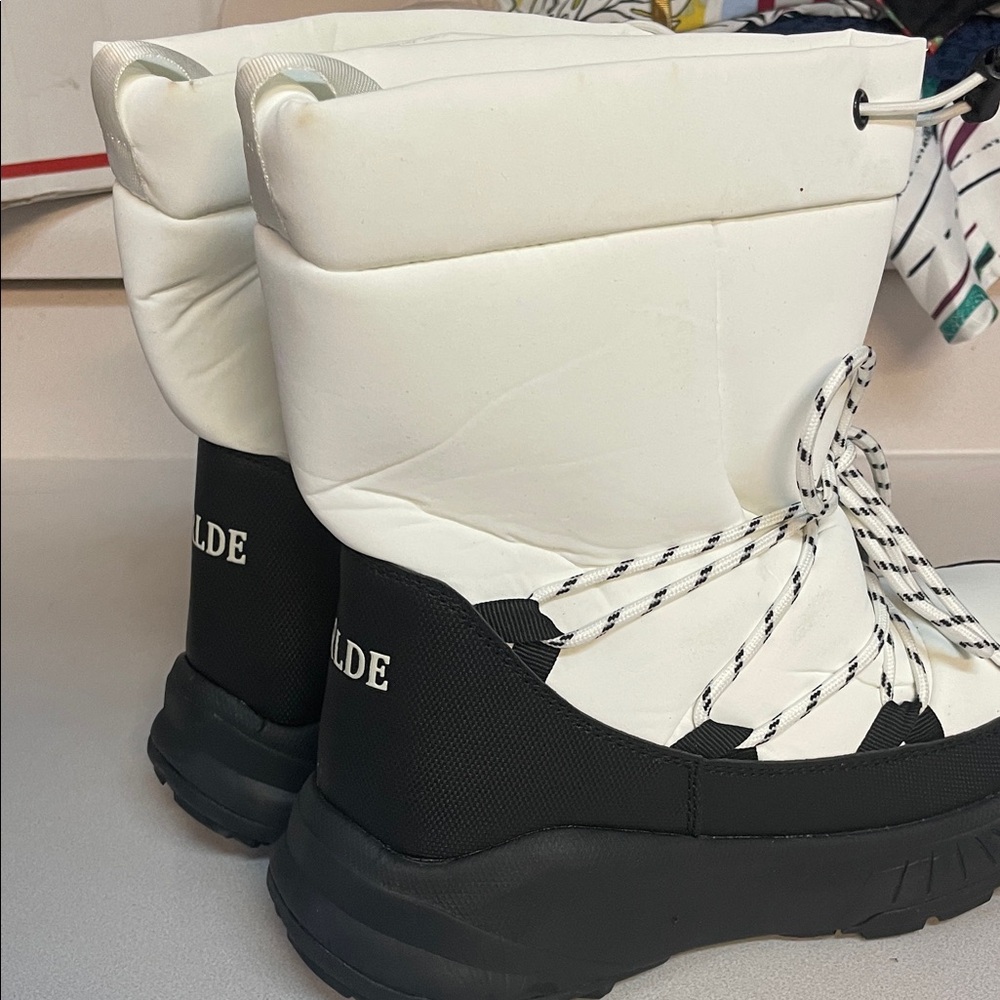 Women's Black and White Winter Boots